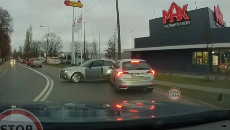 Drogowa kolizja, która budzi wątpliwości. Czyja to wina? Nagranie z Warszawy