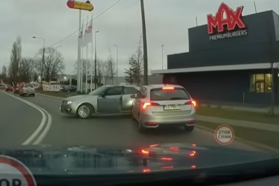 Drogowa kolizja, która budzi wątpliwości. Czyja to wina? Nagranie z Warszawy