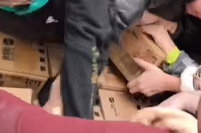 Walka o karpia to przy tym pikuś. Tak dorośli szarpali się z dzieciakami o resoraki