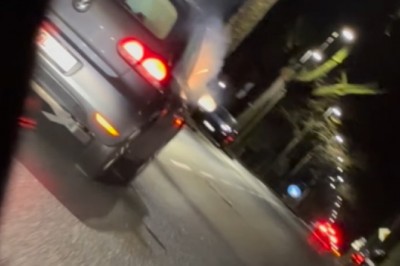 Petarda wpadła im do auta podczas jazdy. Nagranie wrzucili do internetu