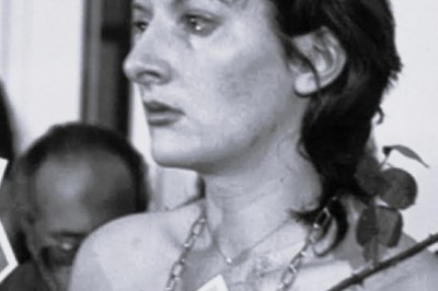 Przez 6 godzin pozwoliła ludziom robić ze sobą wszystko. Ten performance przeszedł do historii