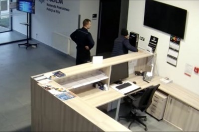 Przyjechał pijany na komendę zbadać się alkomatem. Policja z piły opublikowała nagranie
