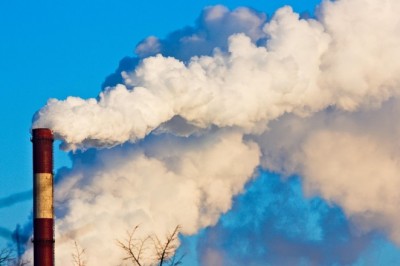 Garstka firm odpowiada za połowę emisji CO2 - raport pokazuje, że emisje koncentrują się w rękach największych