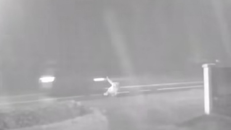 13 aut minęło potrąconą kobietę, sprawca uciekł. Policja publikuje nagranie i prosi o pomoc