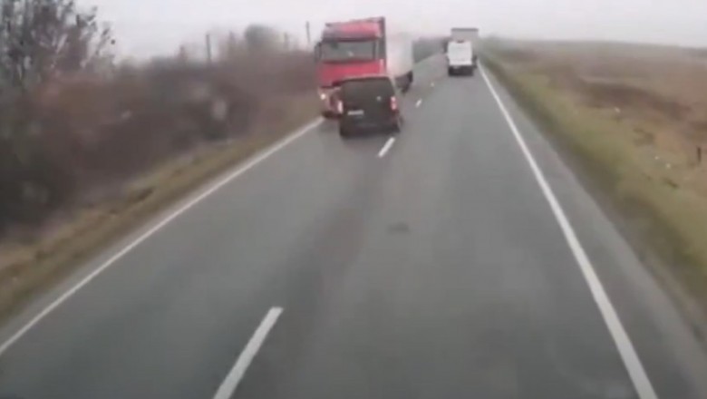 Asystent pasa ruchu sprawcą tragicznego wypadku greckich kibiców? Nagranie budzi wątpliwości