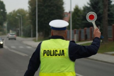 Telefon na 112 podczas kontroli drogowej w Wołominie. Dodatnie testy u policjanta i kierowcy