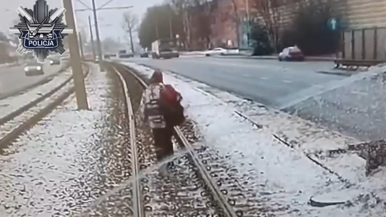 Obraziła się na motorniczego więc zablokowała 4 tramwaje. Policja opublikowała nagranie z Łodzi