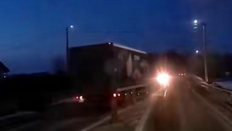 Ciężarówką na czołówkę z osobówką. Czy taki kierowca powinien mieć prawo jazdy?