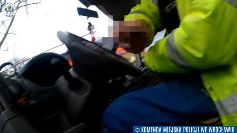 „Ma pan niepodrobiony dokument?”. Policja z Wrocławia opublikowała nagranie z kontroli ukraińskiego kierowcy