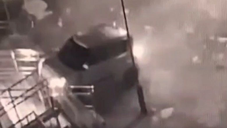 Wjechał na parking komendy, skasował prywatne auta policjantów i uderzył w schody. Kierowca był pod wpływem