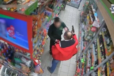 W sklepie w Dąbrowie Górniczej 34-latek groził klientowi pistoletem. Dopiero po zatrzymaniu wyszło na jaw, że była to zabawka