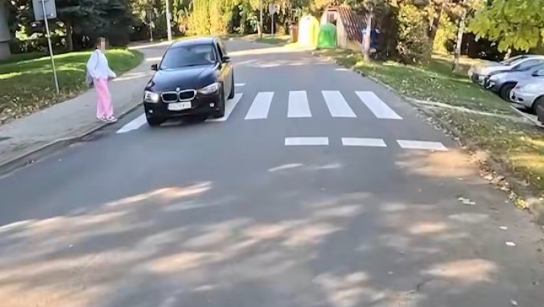 „Może byś się popatrzyła czasami, tu nie masz pierwszeństwa”. Pretensje pani w BMW do pieszej