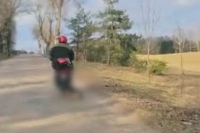 Ciągnął psa za motorowerem. Zwierzę nie przeżyło. Policja opublikowała nagranie