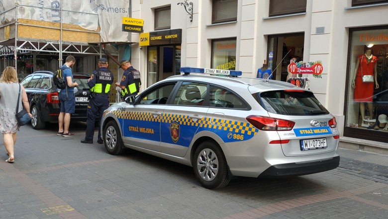 Strażniczka miejska pod wpływem alkoholu prowadziła radiowóz. Wpadła podczas akcji „trzeźwy poranek” - Warszawa