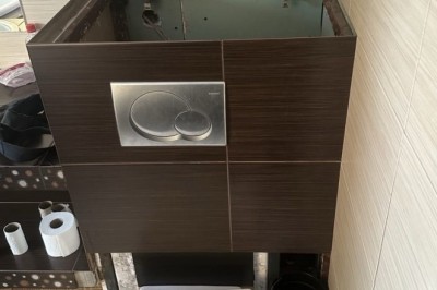 Latał autem pomimo zakazu. Po wyroku ukrył się w zabudowie kibla żeby uniknąć zatrzymania