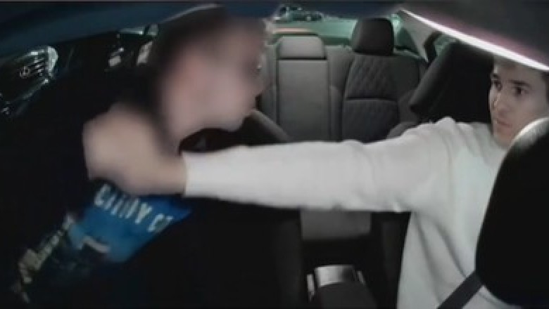 Nawalony Polak wyskoczył z łapami do ukraińskiego kierowcy. Po akcji zasnął na trawniku i dobudzała go policja