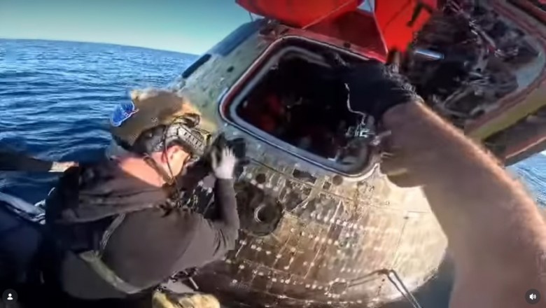 Nagrał kamerką film z otwarcia kapsuły Orion i reakcję astronautów na powrót na Ziemię.