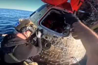 Nagrał kamerką film z otwarcia kapsuły Orion i reakcję astronautów na powrót na Ziemię.